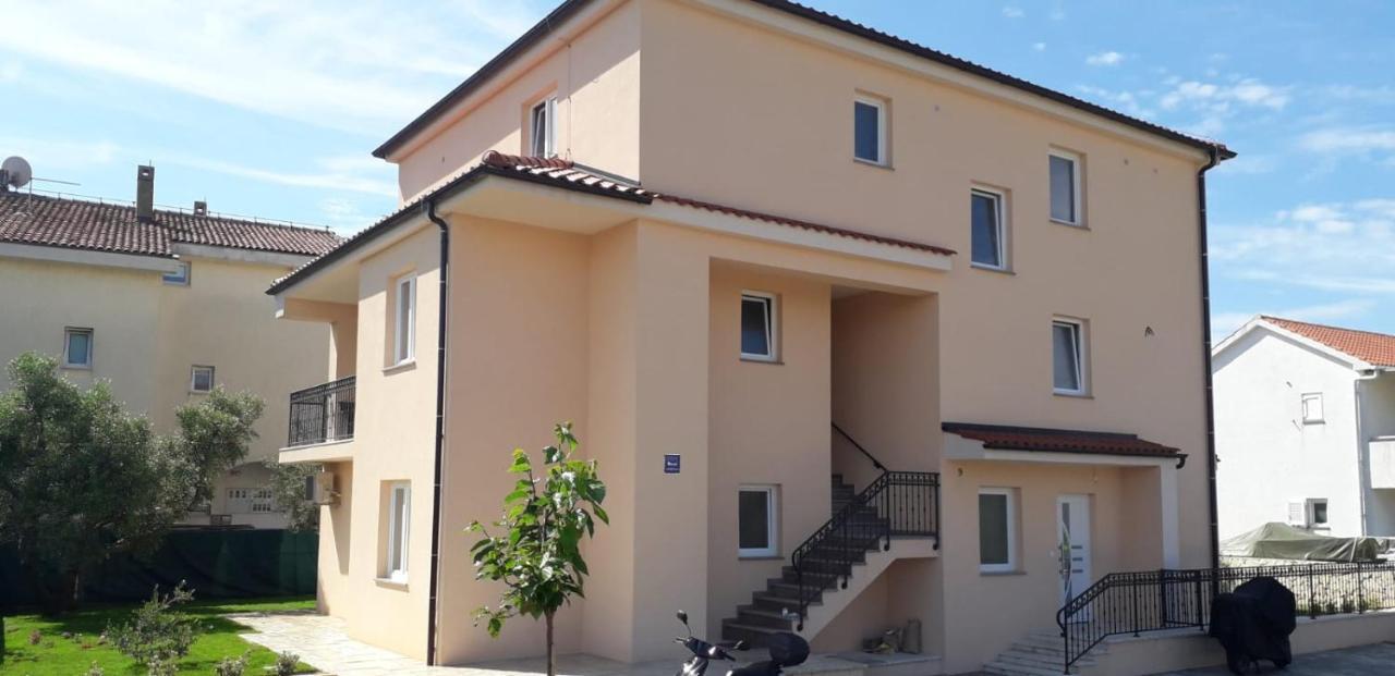 Apartments Leondori Krk Town Buitenkant foto